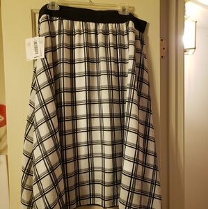 Lularoe Black and White Striped Lola Skirt Size 2XL NWT
